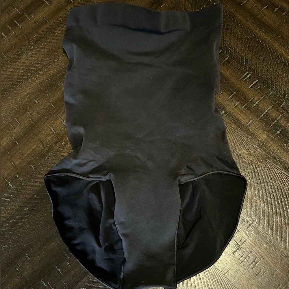SKIMS SHAPEWEAR - Picture 2 of 6